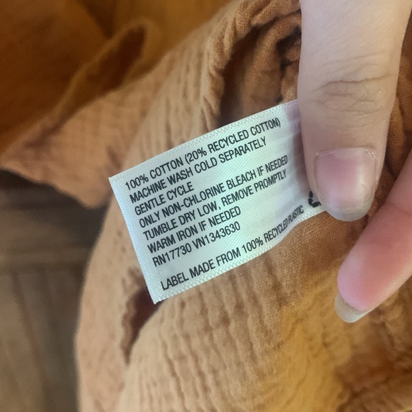 Women’s Juniors Universal Thread Gauzy Cotton Terracotta Neutral V-neck Blouse - Picture 6 of 6